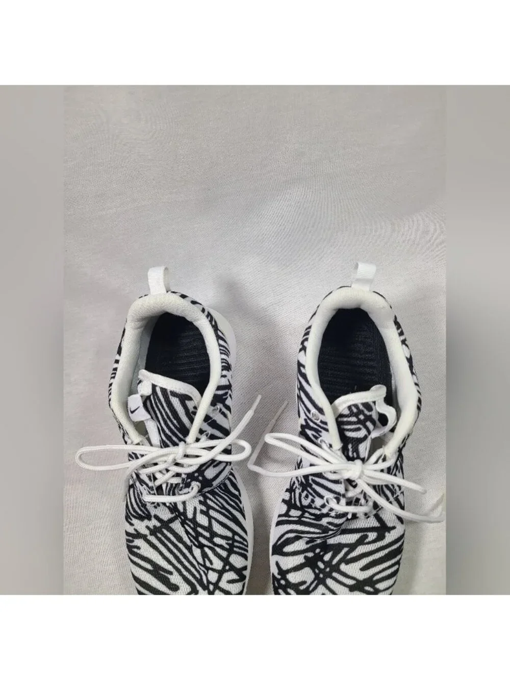 Nike Womens Roshe One 599432-110 Black Running Shoes Sneakers Size 6